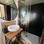 La Tiny Du Rioux Kamp alanı *